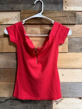 Guess Red Short-Sleeve Scoop Neck Top with Ring Zip